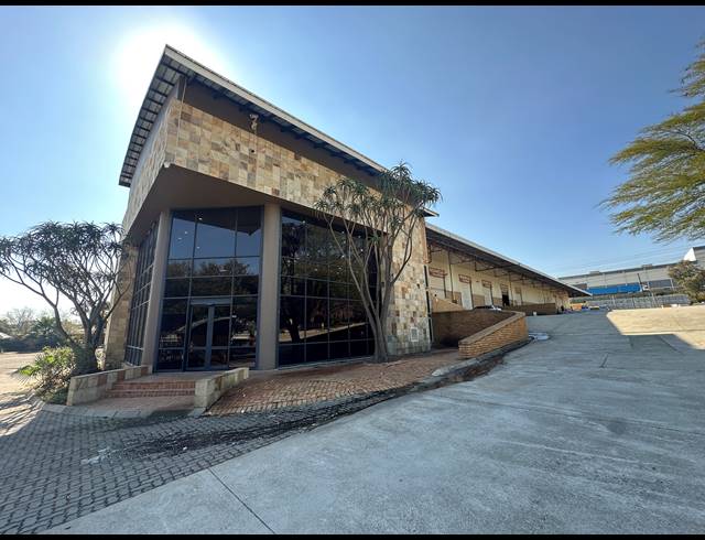 8,500M² WAREHOUSE FOR SALE IN LINBRO PARK
